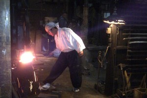 Begini Nih Cara Bikin Pedang Katana!
