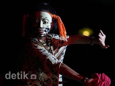 Pentas Keliling Tari Topeng Babakan Losari