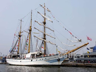 Usai Keliling Dunia KRI Dewaruci Tiba di Tanah Air