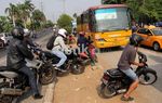 Putar Balik, Pemotor Lintasi Median Jalan