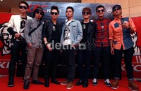 SM*SH berpose bersama.