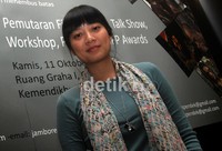 Tampaknya Leony juga tidak memakai make-up saat hadir dalam acara tersebut. Gus Mun/detikHOT.