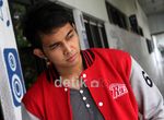 Naga Lyla Bergaya dengan Jaket Baseball