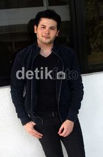 Ridho Rhoma Tampil Serba Hitam