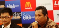 Pengurus Badan Pembina Olahraga Mahasiswa Indonesia (Bapomi) Rikardo (kanan) didampingi CEO Liga Mahasiwa (LIMA) Ryan Gozali memberikan keterangan pers Kantor KOI, Jakarta, Jumat (12/11).