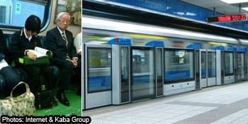 Jalanan Macet, Bos Perusahaan Listrik Ini Pilih Naik MRT Ketimbang Mobil Mewah