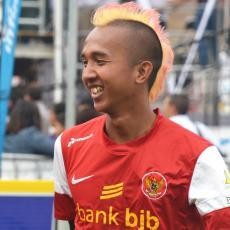 Rambut, Senyum dan Aksi Suherman Curi Perhatian di Homeless World Cup 2012