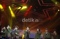 Proses pembuatan album Step Forward memakan waktu tiga bulan. Lagu-lagu di album tersebut menyuguhkan musik yang variatif seperti dance, ballad dan rock.