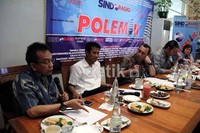 Turut hadir pula dari Sekjen Partai Nasdem Ahmad Rofiq, Ketua tim verifikasi partai PAN Putra Jaya Husein, Partai Gerindra M Taufik dan pengamat politik Siti Zuhro.