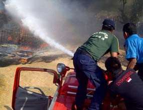 Blaar..! Tempat Penampungan Solar Terbakar