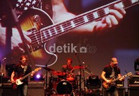 Musisi Blues Jan Akkerman beraksi di Red stage Djarum Super Jakarta Blues Festival 2012