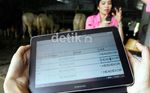 Cowgirl Seksi Sambut Pembeli Sapi Kurban