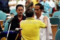 Jokowi datang pukul 09.50 WIB. Jokowi sukses merebut kursi gubernur dari inkamben Fauzi Bowo dalam Pemilu lokal yang damai.