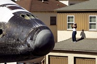 Pesawat   Endeavour ini cukup monumental karena dipergunakan hampir 1 dekade dan telah melayani berbagai misi serta puluhan astronot.