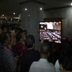 4 LCD TV Siarkan Pelantikan Jokowi Tanpa Suara