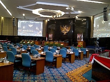 Puluhan Polisi Siaga Jaga Pintu Ruang Pelantikan Jokowi