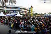 Para penonton yang sangat antusias ingin melihat idola mereka rela mengantre dari pagi-pagi buta. (dok. YG Entertainment)