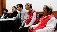 2 Anggota FBR ini dituntut Pasal 358 atas perbuatan tidak menyenangkan. Mereka dituntut karena melakukan penyerangan terhadap anggota Pemuda Pancasila pada Minggu (1/7/2012).