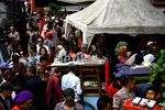 Pendukung Jokowi-Ahok Serbu Jajanan Gratis