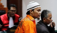 Putusan tersebut dinilai lebih ringan dari tuntutan JPU yang menuntut 5 Tahun penjara.