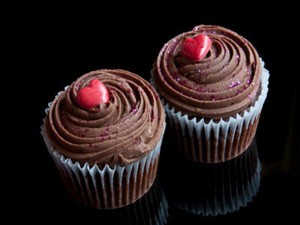 Glitter Cantik di Atas Kue Belum Tentu Aman Dimakan
