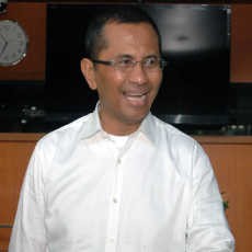 Dahlan Iskan: Menggerakkan Tangan Kiri BUMN 22 Kali