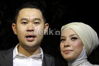 Di sana suasananya cozy, yang diundang teman-teman dekat. Konsepnya garden party, romantislah, terangnya.