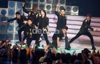 Usai meluncurkan album kedua bertajuk Step Foward, SM*SH langsung menggelar konser di Balai Sarbini, Jakarta, Jumat (12/10/2012) malam. (dok. detikHOT)