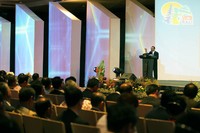 Meteri ESDM Jero Wacik meberikan sambutan. Humas PLN/Agus Trimukti.