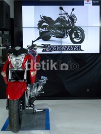 Suzuki Inazuma disokong dengan ban depan 110/80 ring 17 dan ban belakang 140/70 ring 17.