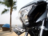 Lampu depan Suzuki Inazuma.