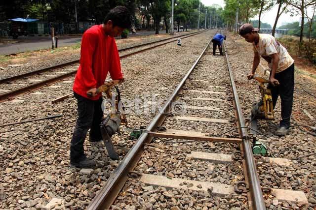 Jalur Double Track Jakarta-Surabaya Selesai Tahun 2014
