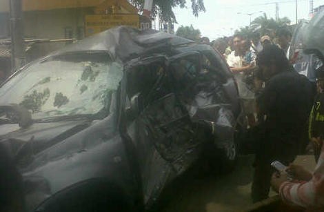 Penumpang CR-V yang Ringsek Tertabrak KRL di Gunung Sahari Selamat