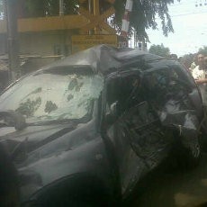 Penumpang CR-V yang Ringsek Tertabrak KRL di Gunung Sahari Selamat