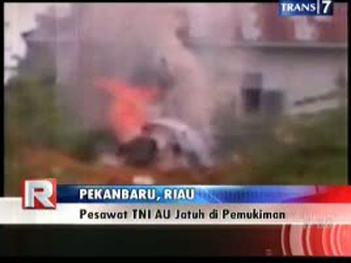 Pesawat TNI AU Jatuh di Pemukiman Warga