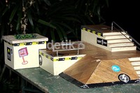 Lintasan trak mini untuk permainan fingerboard atau skateboard jari.