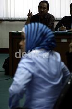 Cici Tegal Bersaksi untuk Rustam Pakaya