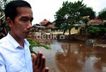 Jokowi Tinjau Kali Ciliwung