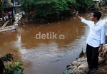 Jokowi Tinjau Kali Ciliwung