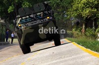 Malaysia dan Irak juga berencana untuk memboyong Panser jenis Anoa buatan PT Pindad ini.