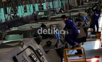 Hingga saat ini Panser Anoa sendiri laris dibeli oleh TNI angkatan darat. Kesatuan yang dipimpin Letjen TNI Pramono Edhi Wibowo ini total telah membeli 226 unit dari PT Pindad.