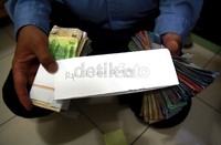 Uang sebanyak Rp 19,4 juta yang tercecer di sekitar Masjid Nabawi berhasil diamankan oleh petugas sektor selama gelombang pertama kedatangan jamaah di Madinah.