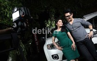 Kristina menggaet sahabatnya, Ferry Salim dalam penggarapan video klip terbarunya itu.