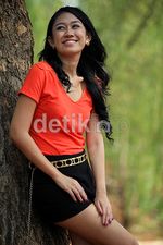 Si Manis Oline Mendeng