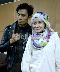 Tak pakai pacaran, mereka pun memutuskan Taaruf dan akhirnya menikah.