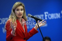 Ms. Meg Jones memantu jalannya diskusi.