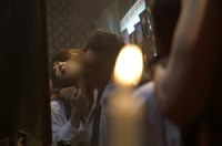 Selain adegan topless, Wiwid juga melakoni adegan bercinta di film itu. (dok. Movie Eight).