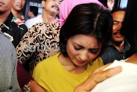 Gara-gara Obat Ini si Seksi Berani Bugil di Jalanan