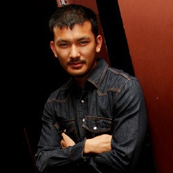 Tatapan Tajam Rio Dewanto