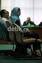 Istri Dhana Widyatmika Bersaksi di Tipikor